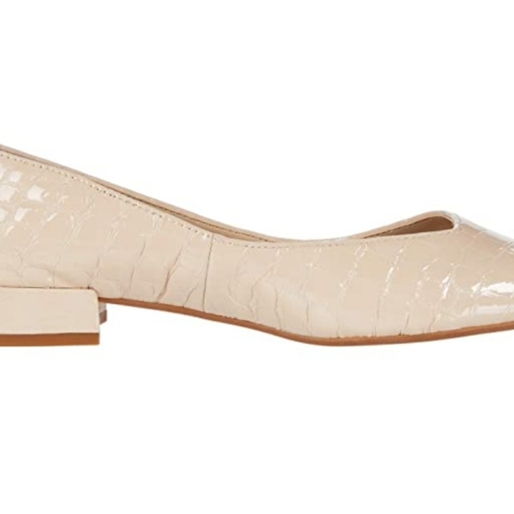 Kenneth Cole *Camelia* Pointed Toe Flat. New w/Box - Picture 6 of 7